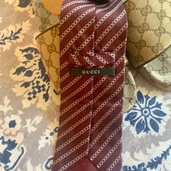 Gucci tie Maroon in color..silk. Very nice for any attire. Like new with style. - Picture 4 of 5